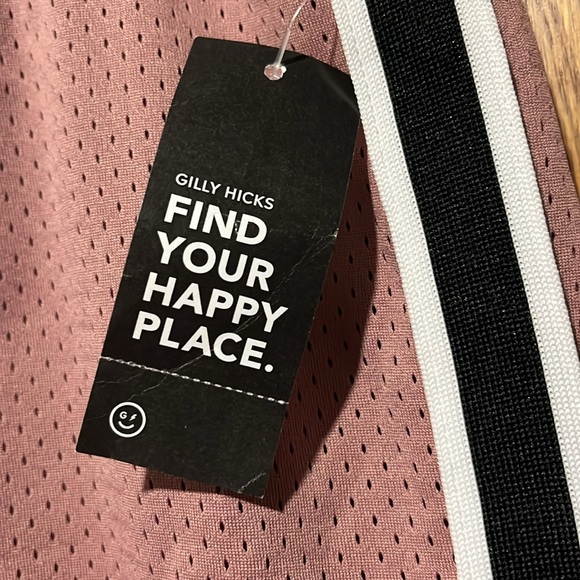 Gilly Hicks - Picture 2 of 5